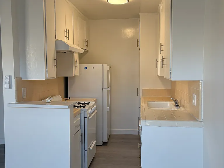 12624 Pacific Ave #6 — Photo 4
