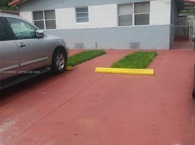 7507 NW 2nd St, Miami, FL