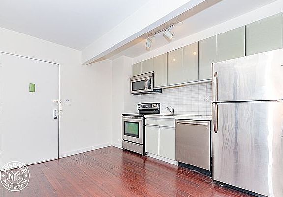 5th image of 286 Stanhope St APT 5E