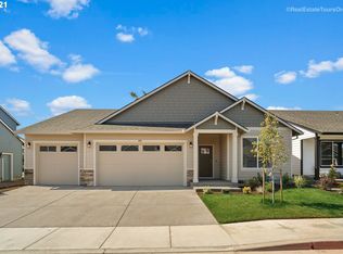 261 S 7th St, Carlton, OR 97111