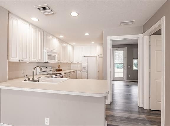 5th image of 28665 Alessandria Cir