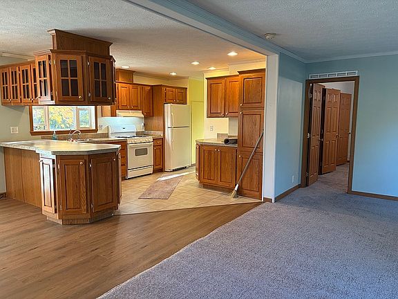 4th image of 5965 Lulabell Ave