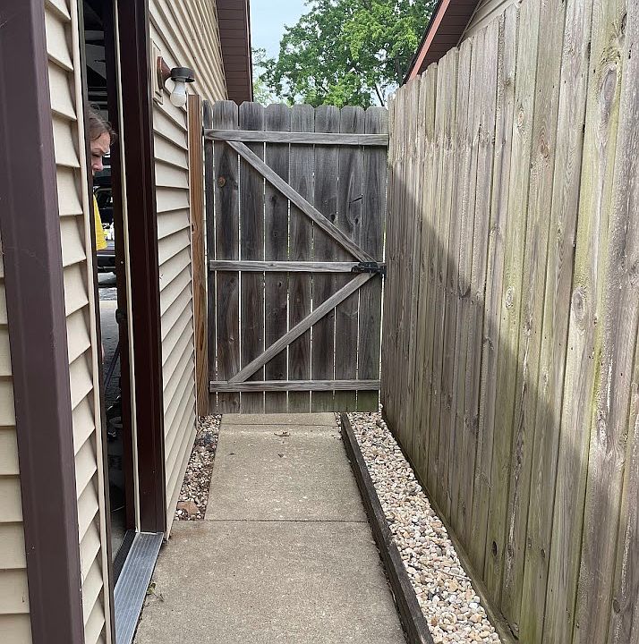 Courtyard, Gate