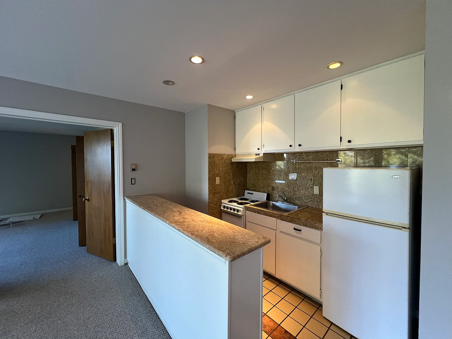 1 bed, 1054 sqft, $4,600 — Photo 3