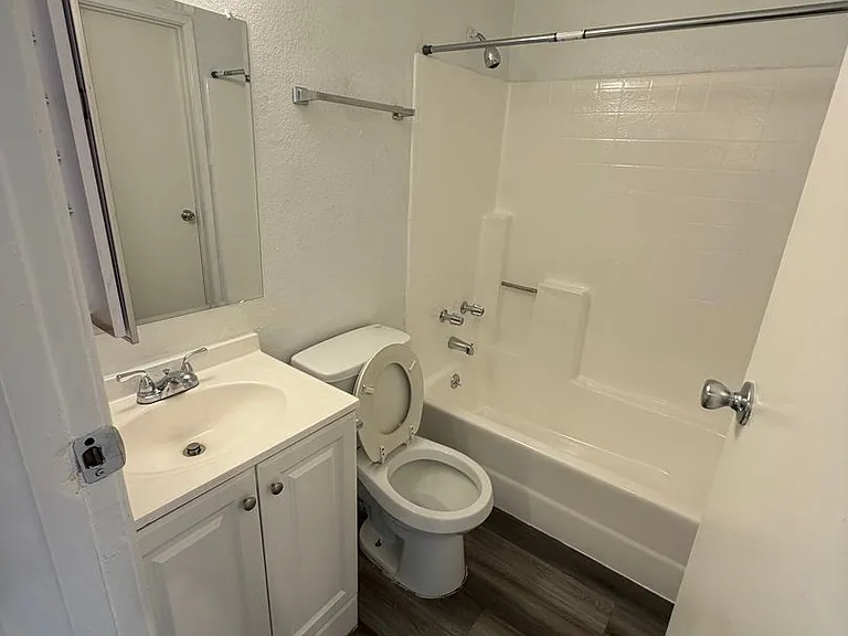 4145 N Longview Ave — Photo 4