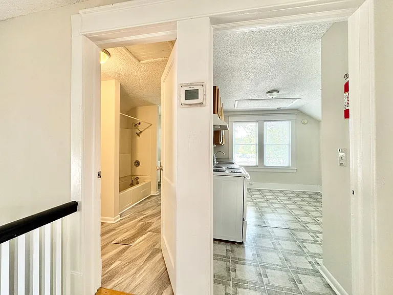 912 Union St #B — Photo 3