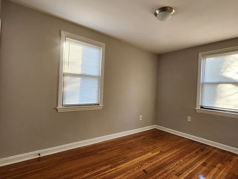 429 Burbank St SE — Photo 5