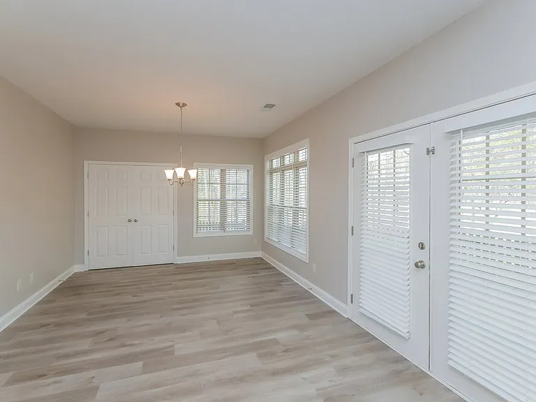 184 Greenview Dr — Photo 4