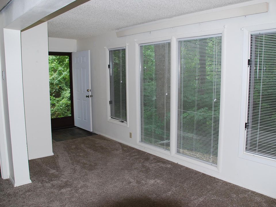 1st image of 26 Mellor Ln
