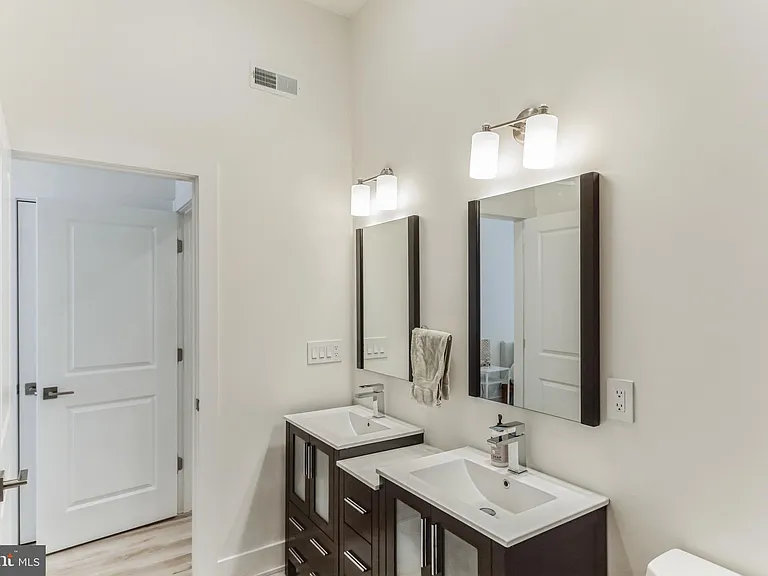 1115 N American St #B6 — Photo 8