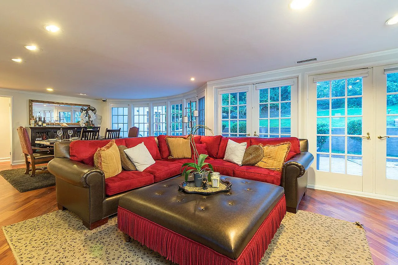 1 bed, 2449 sqft, $1,200 — Photo 4