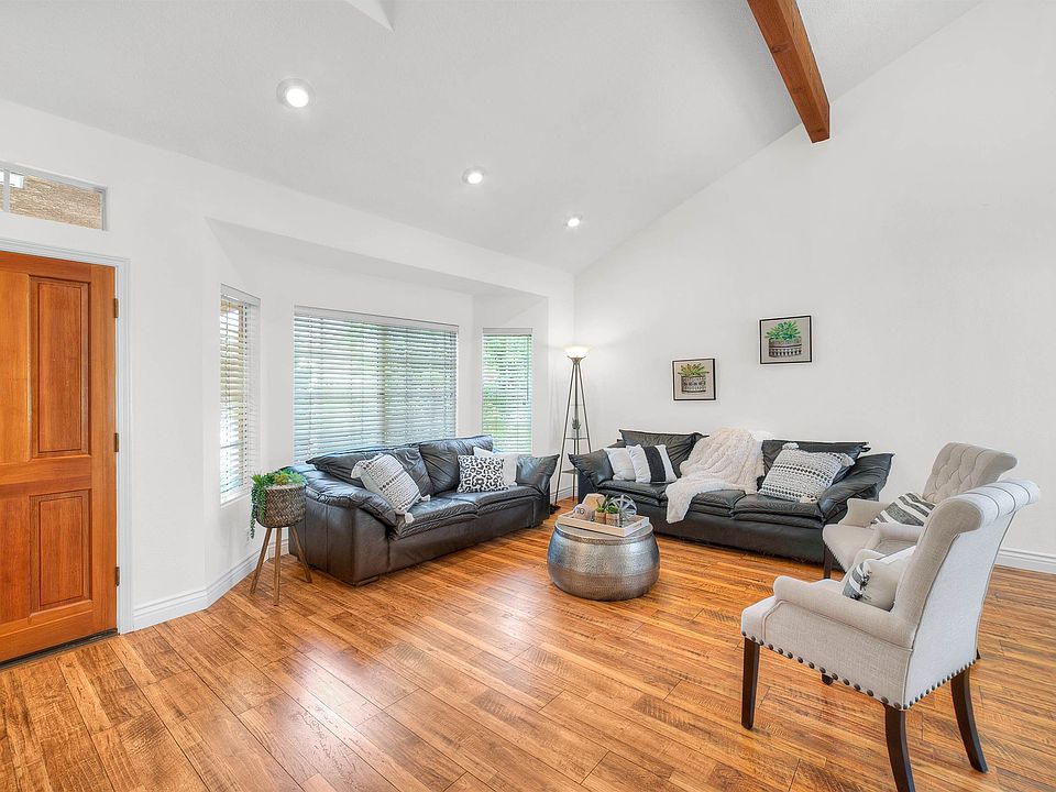 1st image of 28710 Persimmon Ln