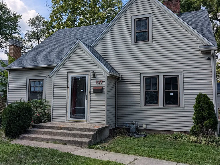 107 Court Dr — Photo 1