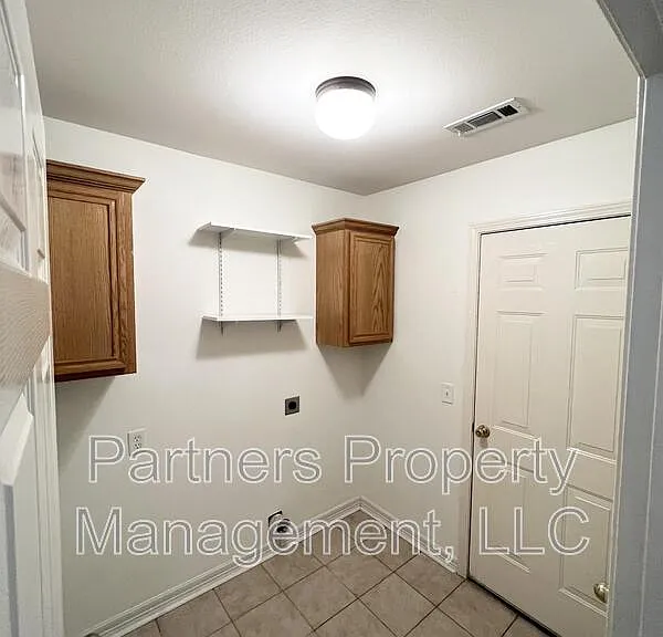 1257 Fox Run Ln — Photo 6