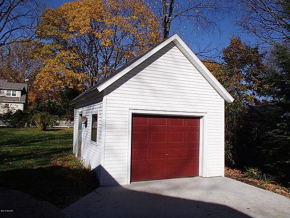3rd image of 729 E Mansion St