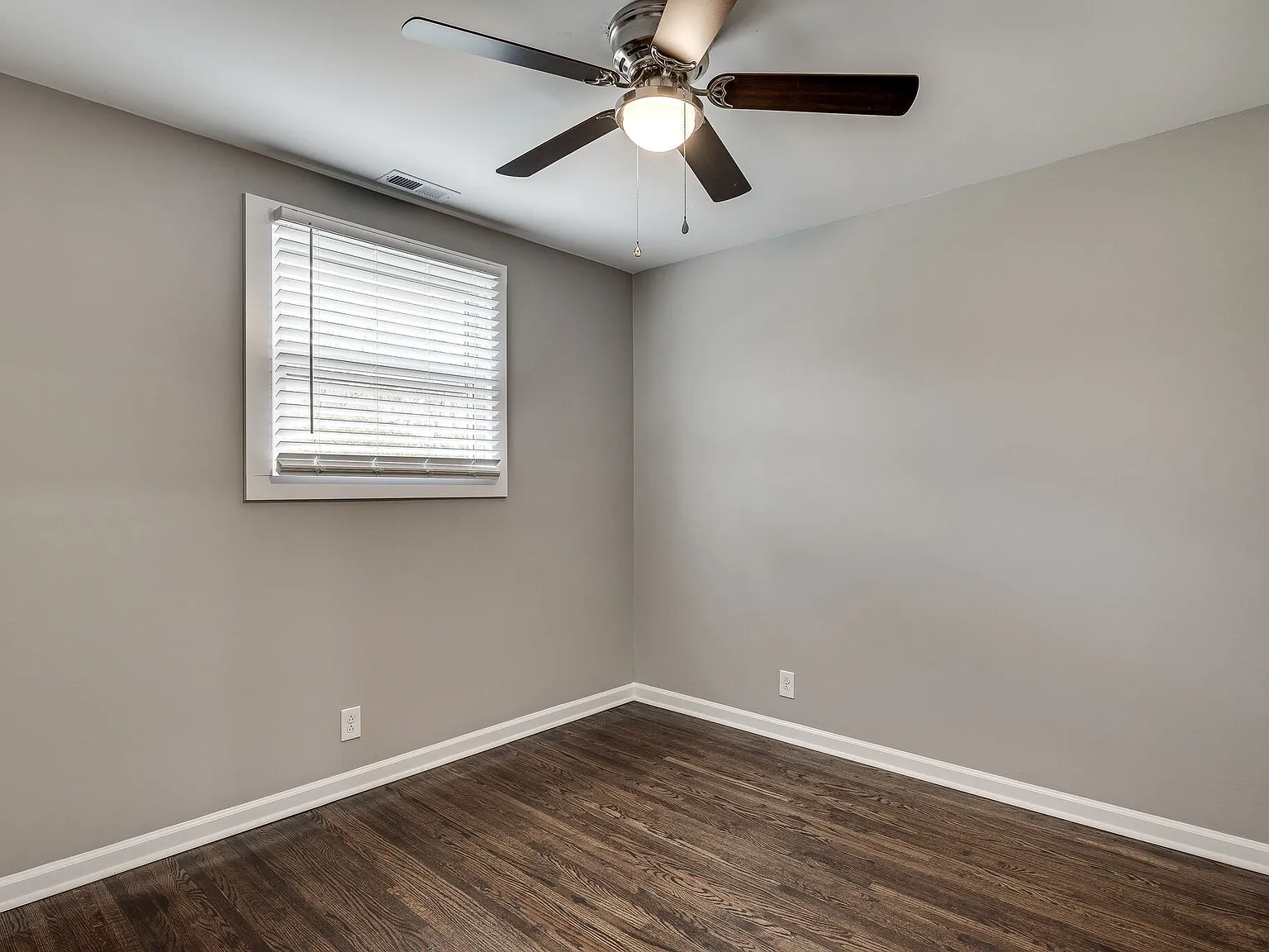 3 bed, 2.0 bath, 1000 sqft, $1,995 — Photo 4