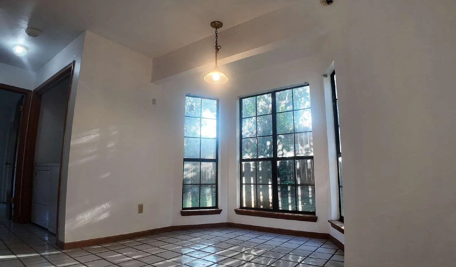 3 bed, 2.0 bath, 1114 sqft, $1,300 — Photo 4
