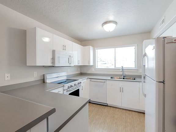 3rd image of 1026 N 1090 W Unit 85