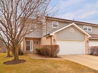 1034 Pinewood Dr, Downers Grove, IL 60516