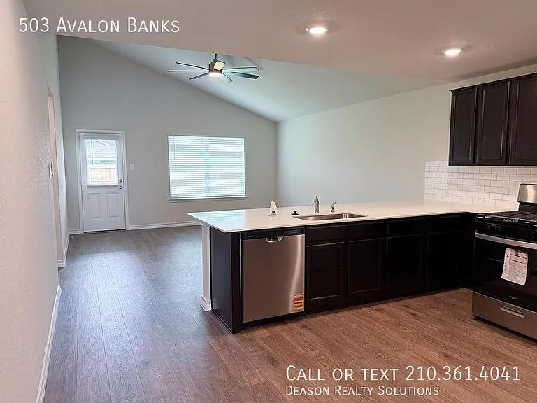 503 Avalon Banks — Photo 29