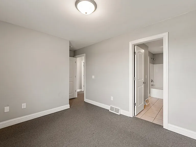 412 N Grainger Ln — Photo 9