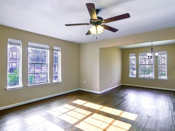 3rd image of 701 Balcones Dr APT 44