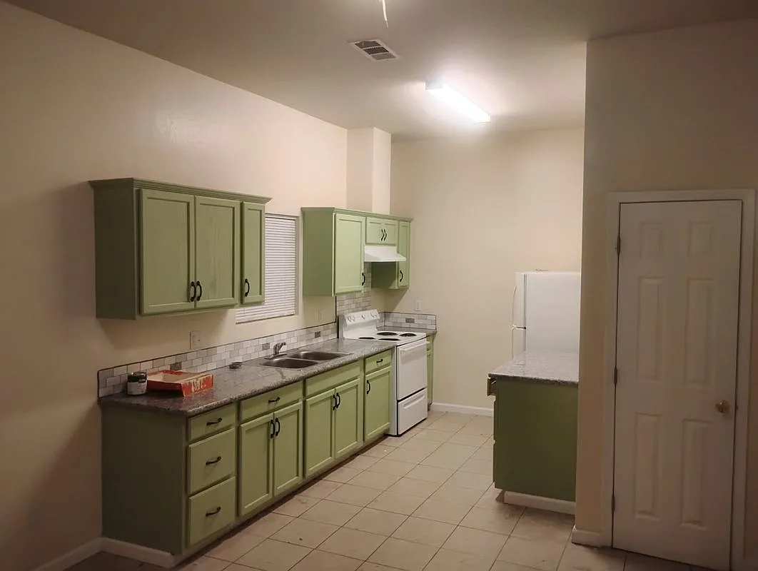2 bed, 1.0 bath, 927 sqft, $1,400 — Photo 3