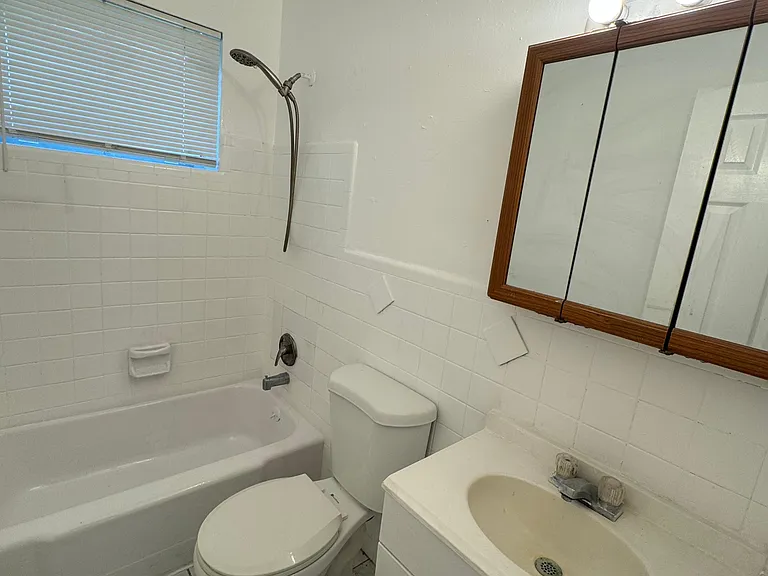2451 NW 13th Ct — Photo 5