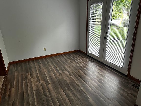 4th image of 1604 S Pinestone Ct
