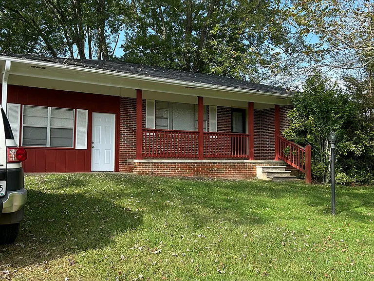 621 Miller St — Photo 7