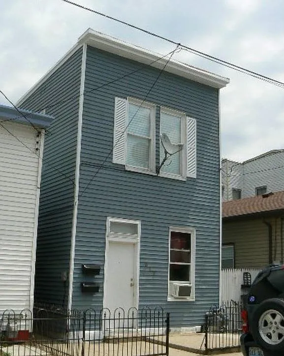 1 bed, 900 sqft, $1,050 — Photo 1