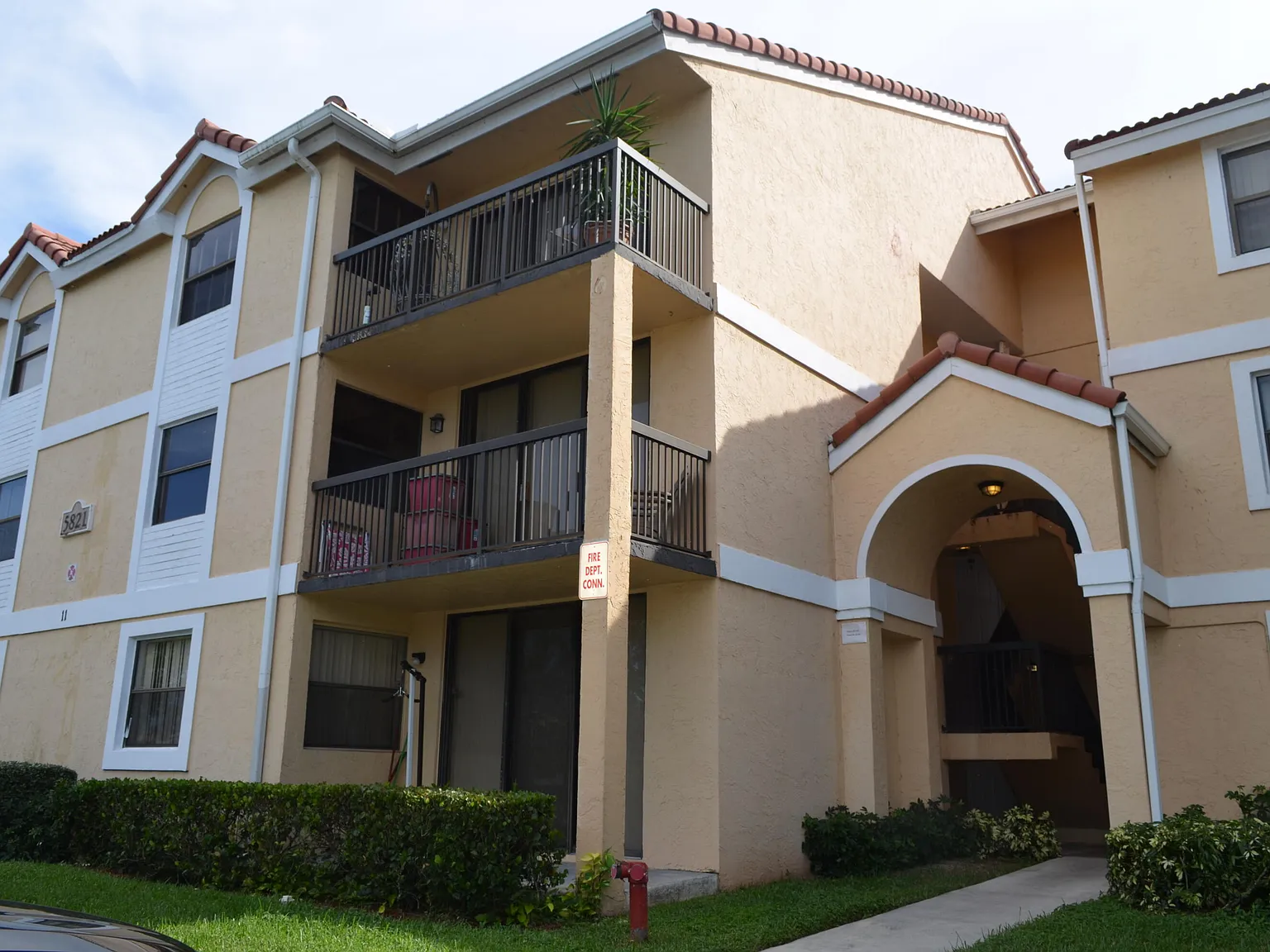 2 bed, 2.0 bath, 1133 sqft, $2,200 — Photo 2
