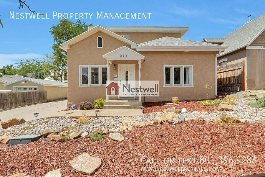 $500 off the first month's rent - Modern Avenues Home with Garage & Yard — Photo 2