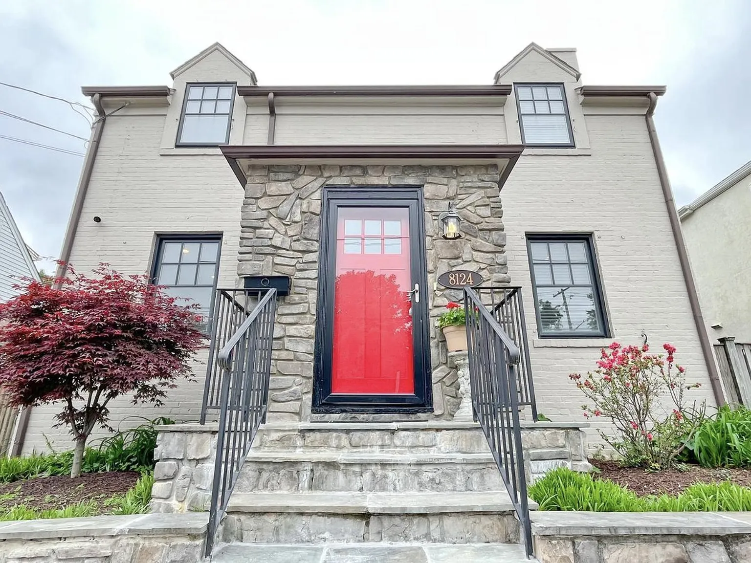 5 bed, 4572 sqft, $6,800 — Photo 1
