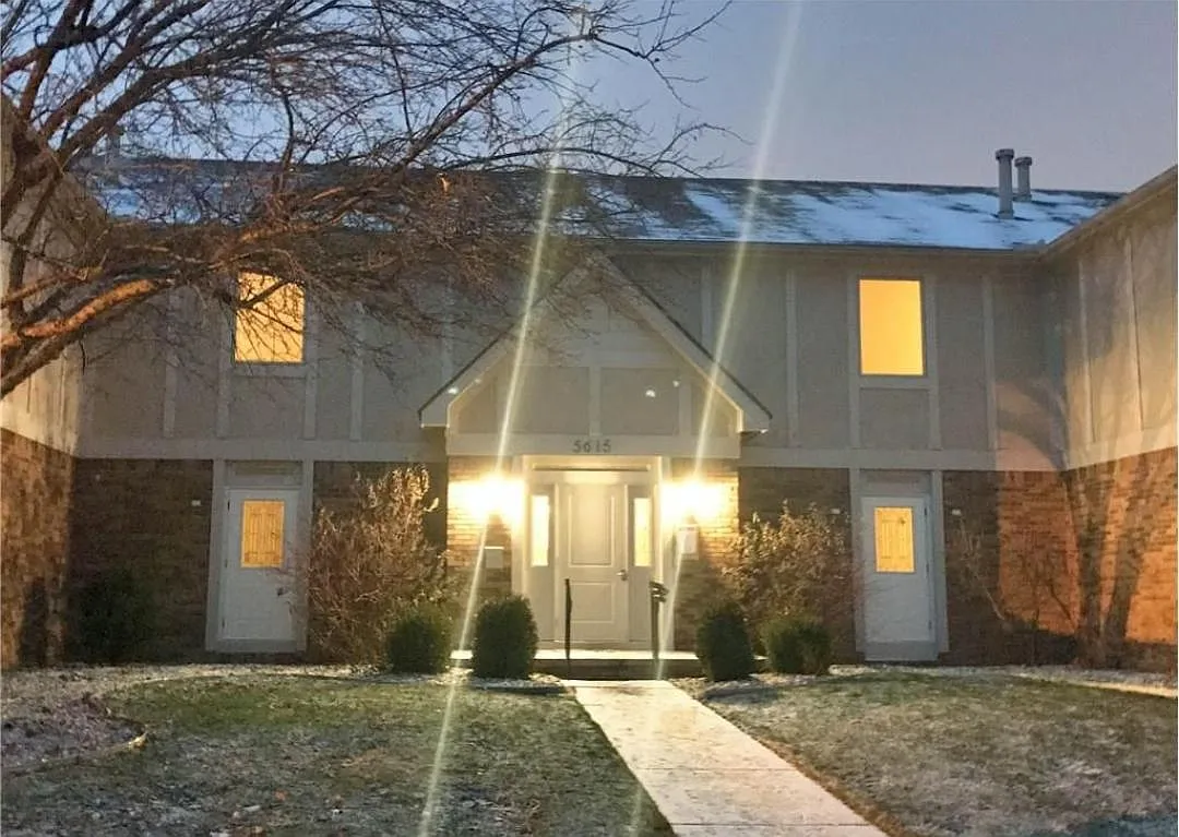 2 bed, 957 sqft, $1,200 — Photo 1