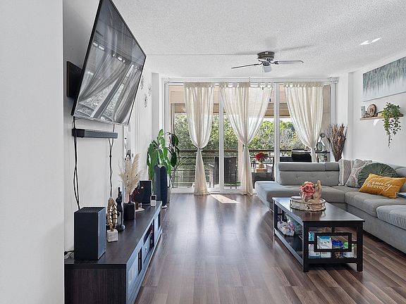 2nd image of 113 Royal Park Drive #3G