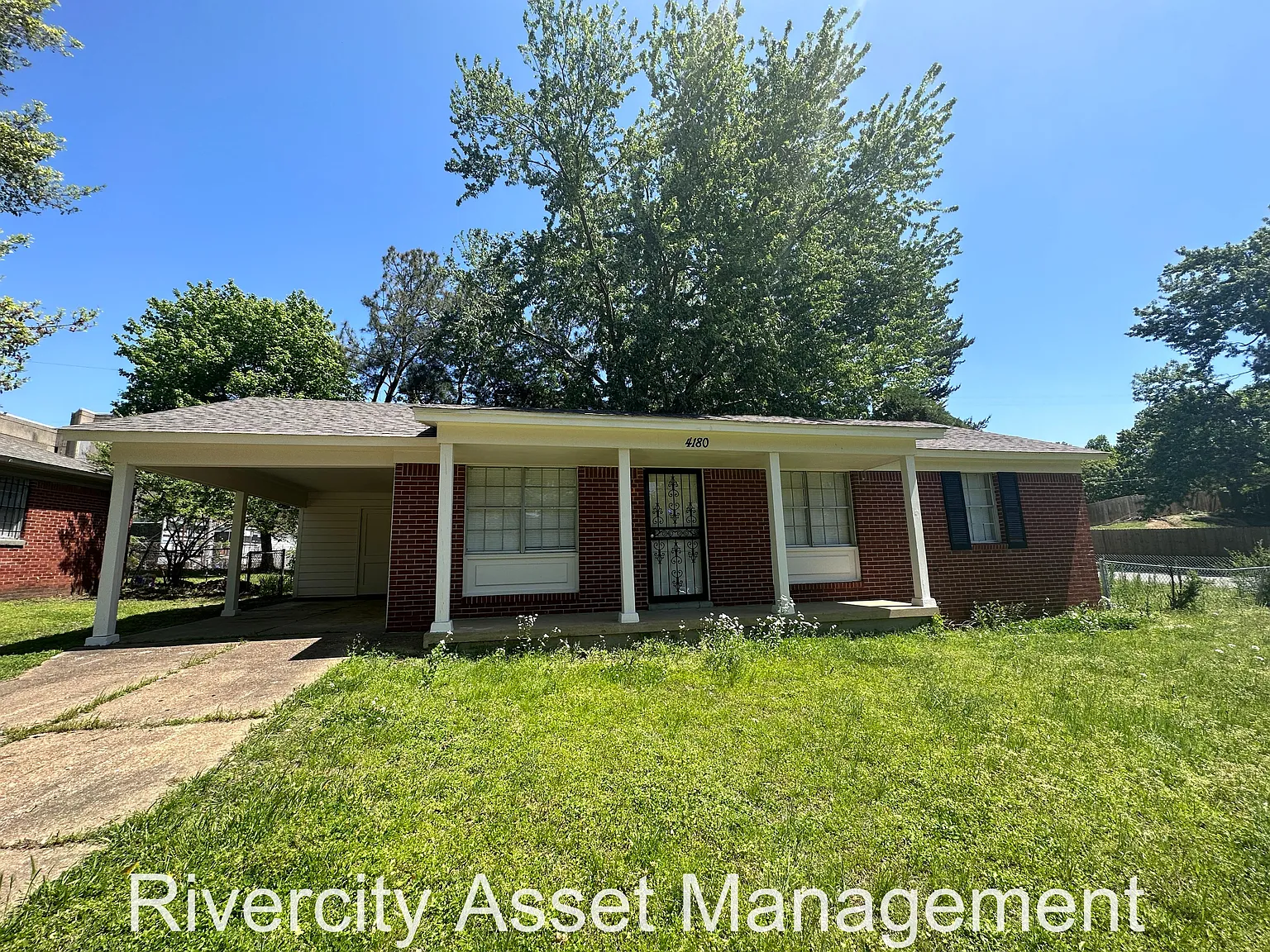 3 bed, 985 sqft, $1,135 — Photo 1