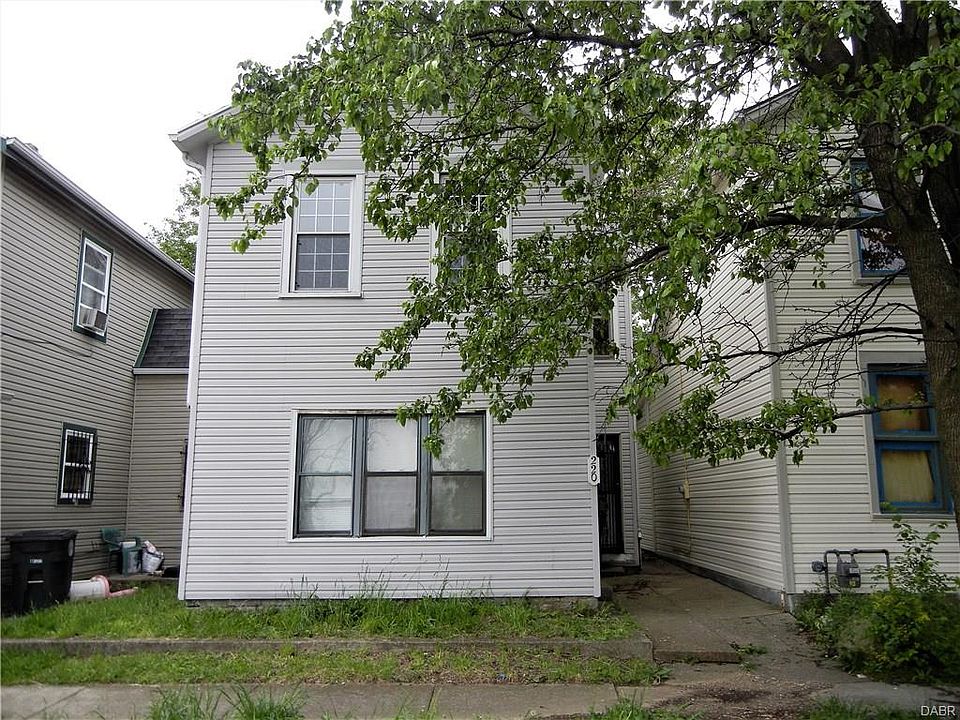 1st image of 220 Hoch St