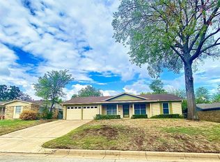 7425 Beckwood Dr, Fort Worth, TX 76112