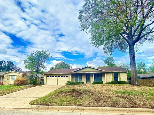 7425 Beckwood Dr, Fort Worth, TX 76112