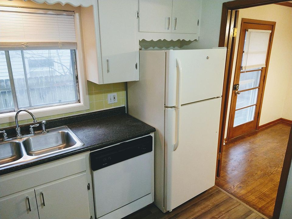 1st image of 205 E 77th St