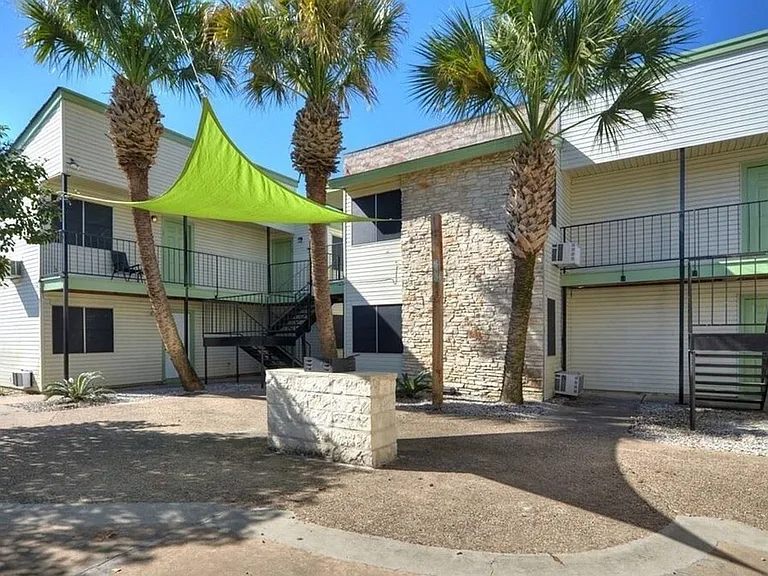 4314 Gillis St — Photo 2