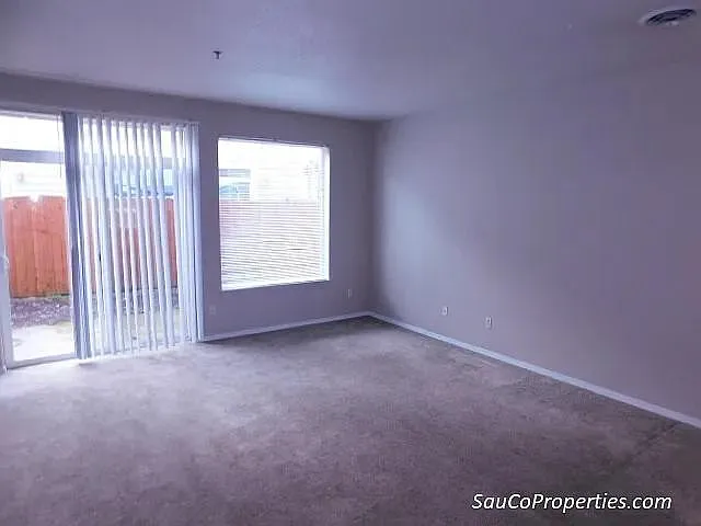 8646 NE Hyde Park Ln — Photo 7