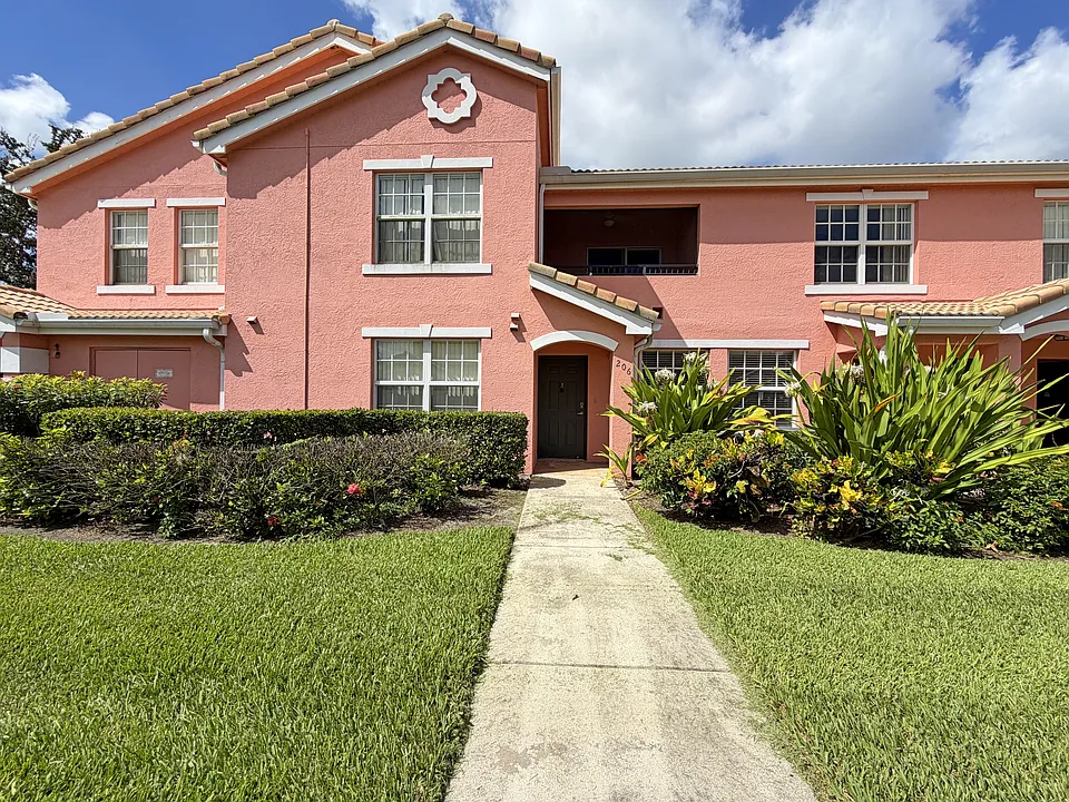132 SW Peacock Blvd #206