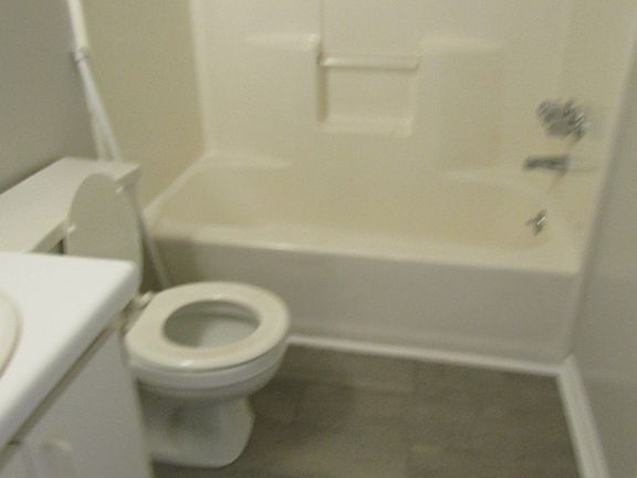 3rd image of 700 Simpson Rd APT 5-H