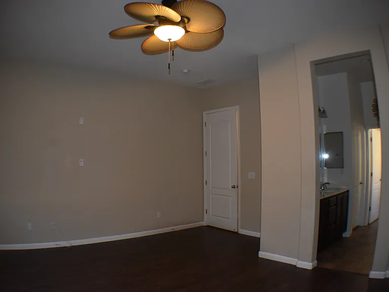 513 Canterbury Cir — Photo 12