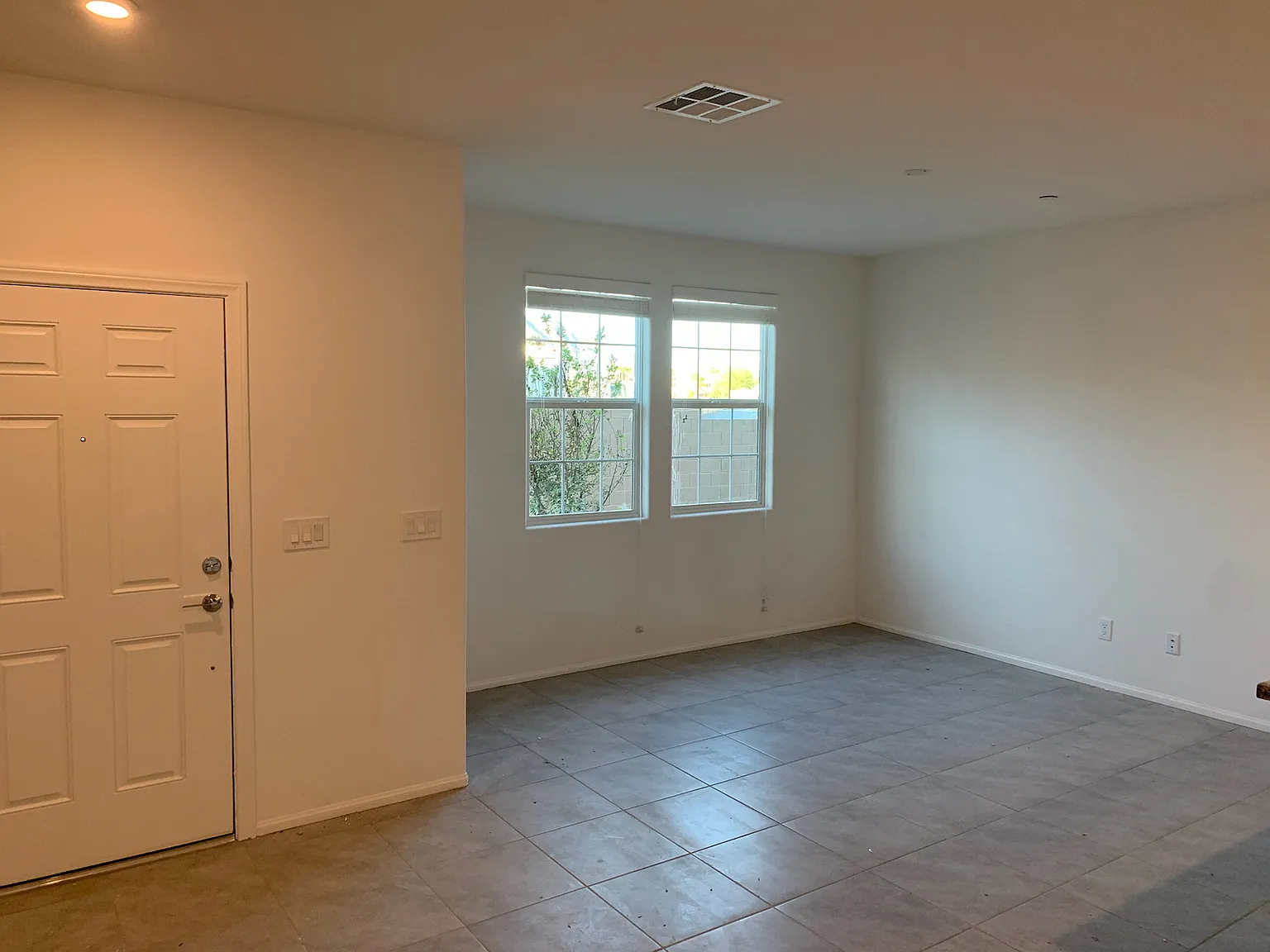 3 bed, 2.5 bath, 1447 sqft, $2,400 — Photo 4