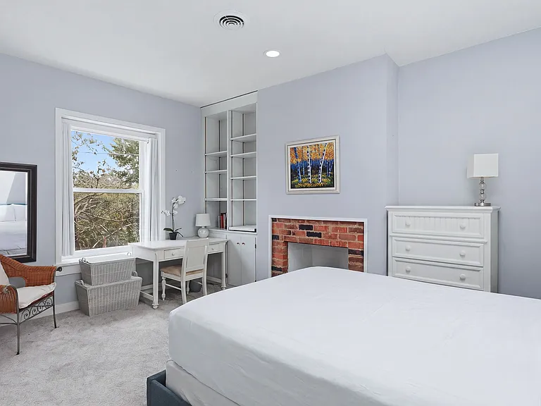404 N Shields Ave — Photo 23