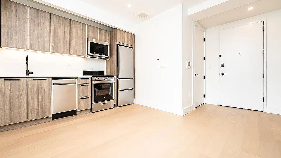 1st image of 107 S 6th St #2L