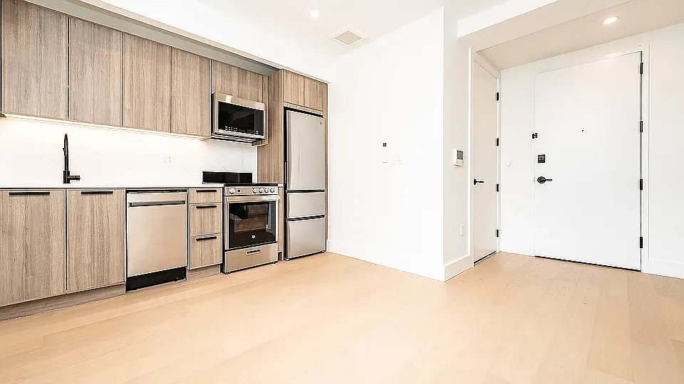 107 S 6th St #2L